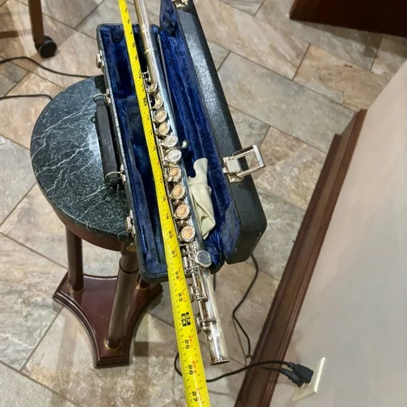 Armstrong Silver Flute with Black Case - Picture 12 of 12